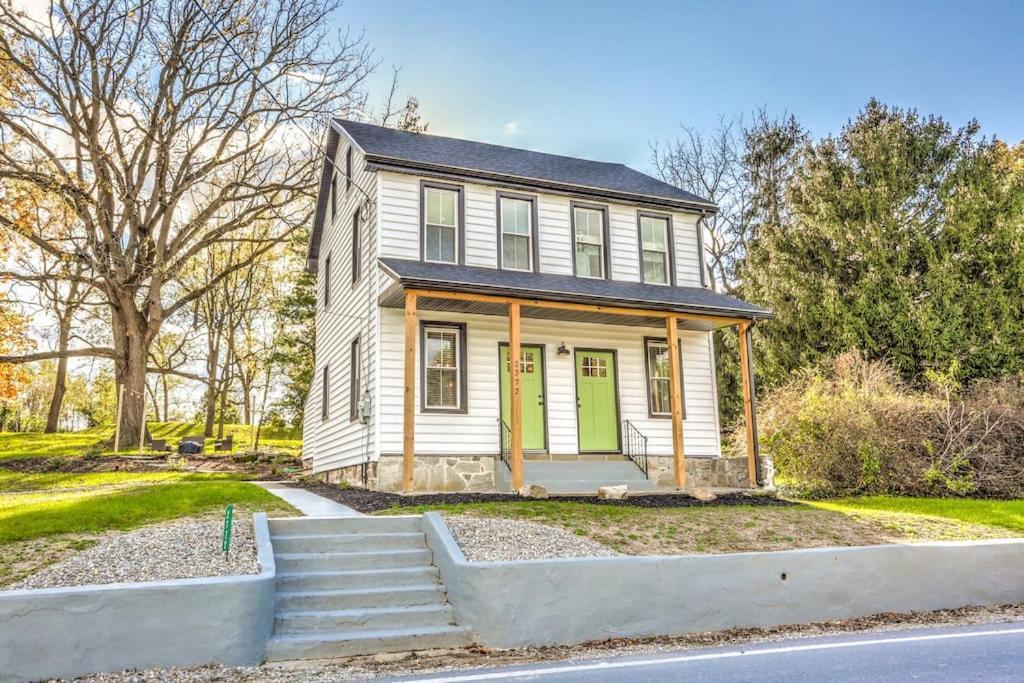 Beautiful Farmhouse Close To Lanc Hershey Etown Mount Joy Exteriör bild